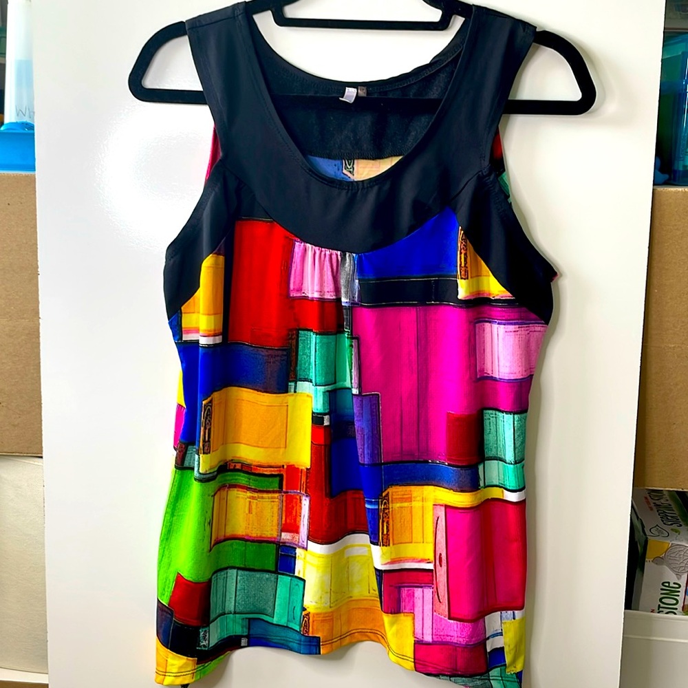 Dalin. Women’s geometric color block top, size M